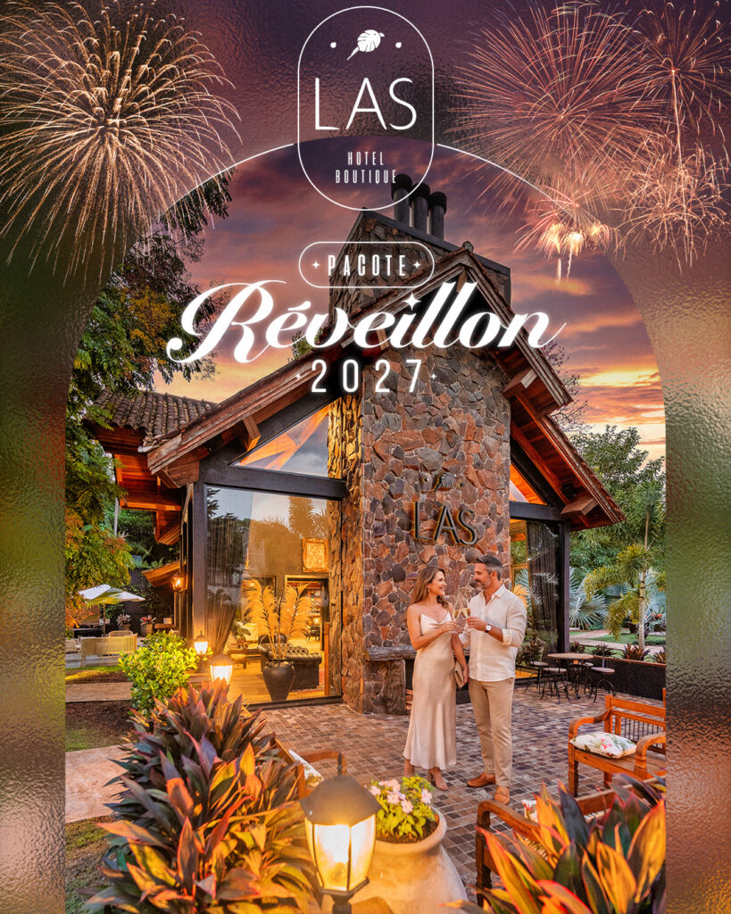 Pacote Reveillon 2027 no LAS Hotel Boutique - casal brindando com fogos